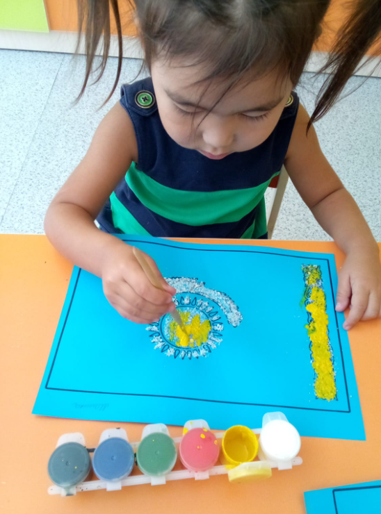 Рисование с солью в средней группе " Күншуақ" Воспитатель Гуламова А.А