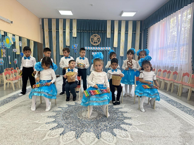 Мектепалды"Бәйтерек"тобы Тақырыбы: "Менің отаным Қазақстан" Мақсаты:Отанға деген сүйіспеншілік,мақтаныш сезімін қалыптастыру.Тұған жерге,елге құрмет сезімін тәрбиелеу.