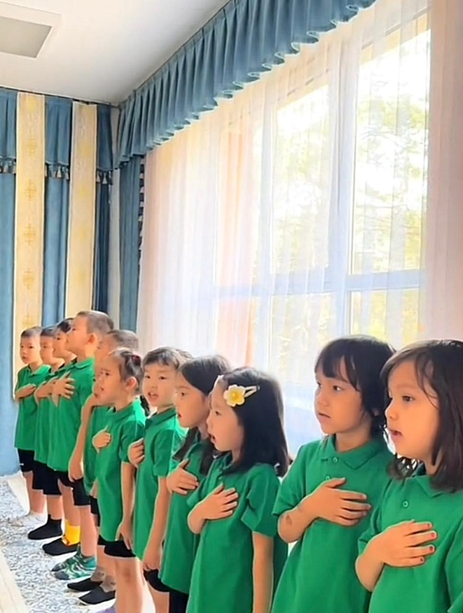 "Адал Азамат" біртұтас тәрбие бағдарламасын жүзеге асыру мақсатында мектепалды топтар арасында "Мен Отанмен мақтанамын!" атты эстафеталық спорттық жарыс ұйымдастырылды.